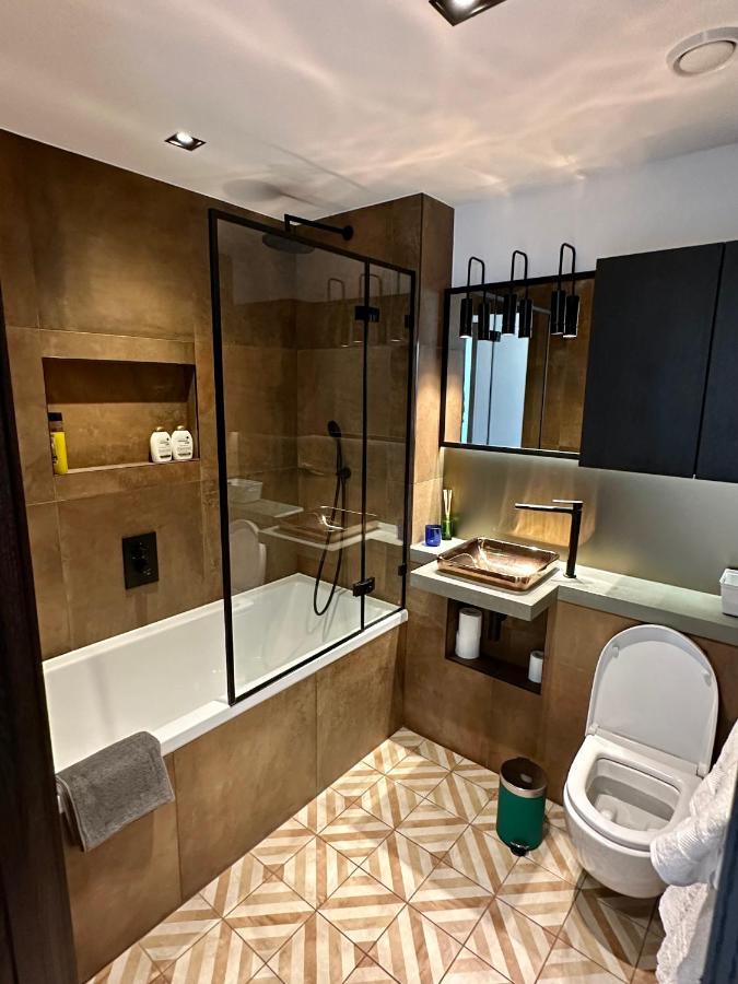Luxury Central Flat With Stunning Views And Pool London Exterior photo