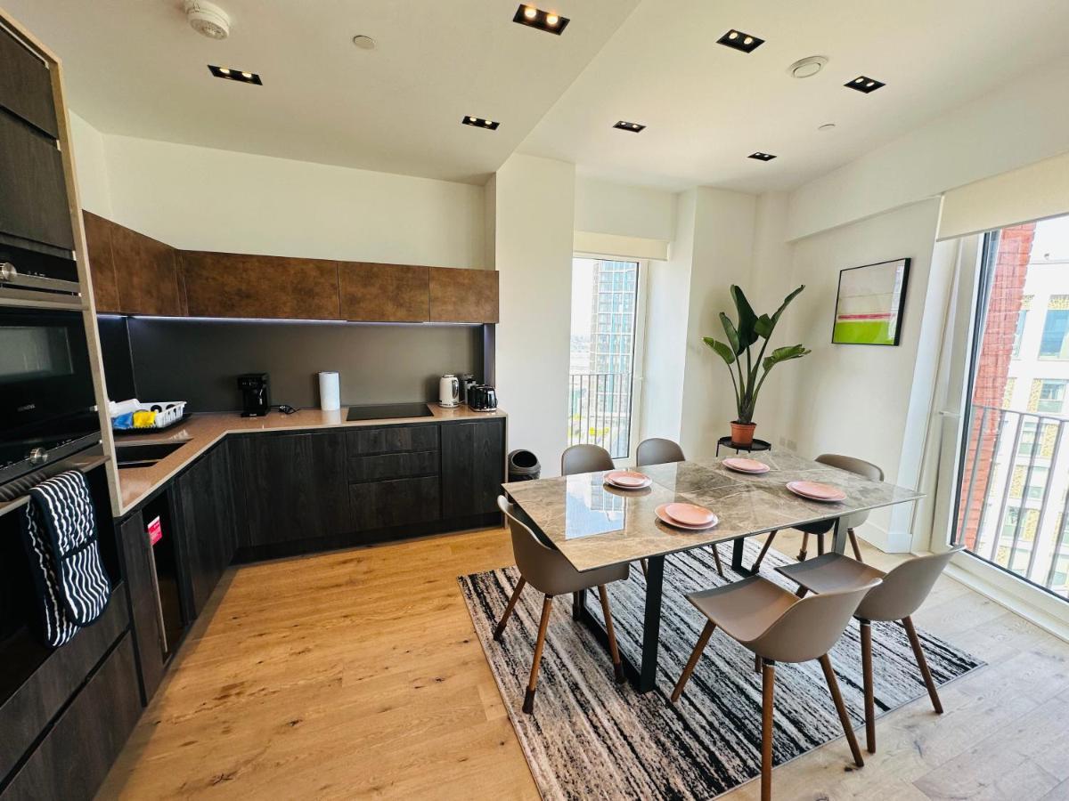 Luxury Central Flat With Stunning Views And Pool London Exterior photo