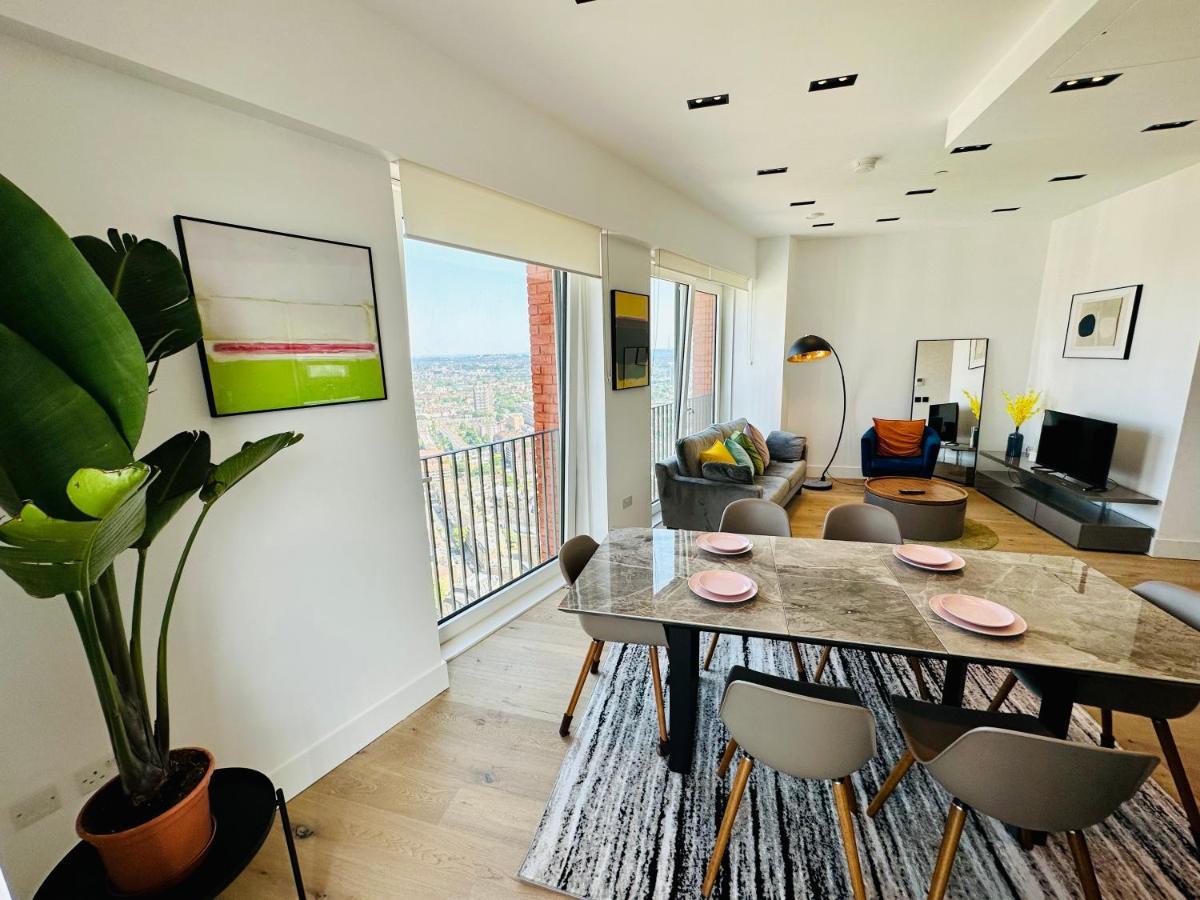 Luxury Central Flat With Stunning Views And Pool London Exterior photo