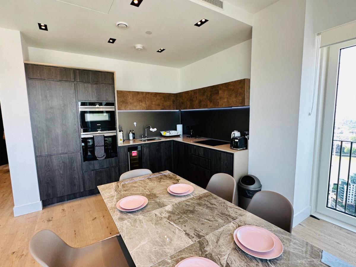 Luxury Central Flat With Stunning Views And Pool London Exterior photo