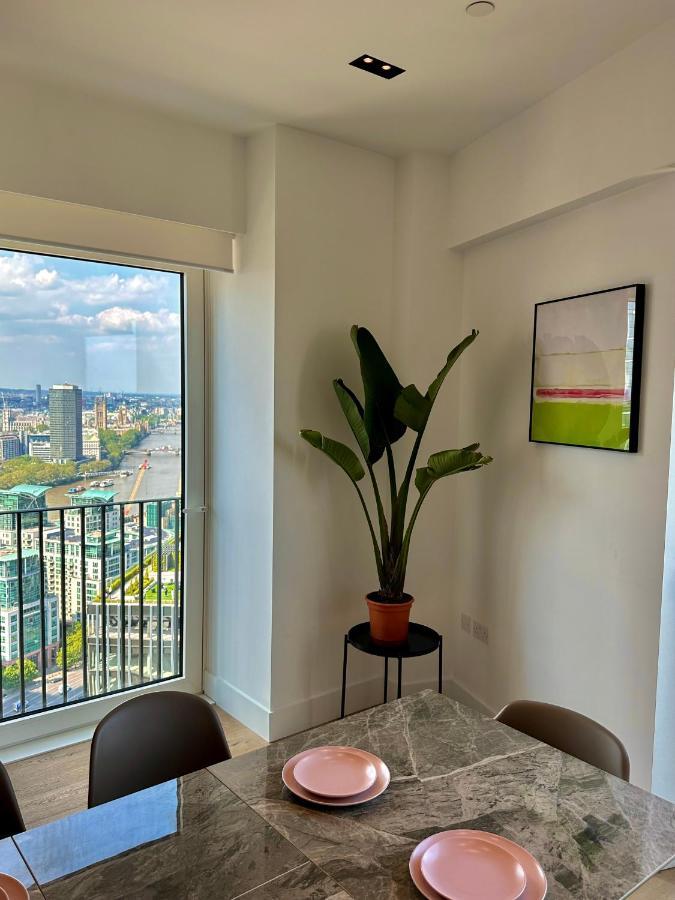 Luxury Central Flat With Stunning Views And Pool London Exterior photo