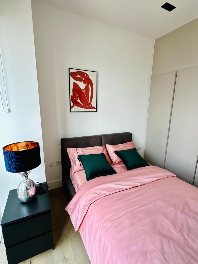 Luxury Central Flat With Stunning Views And Pool London Exterior photo