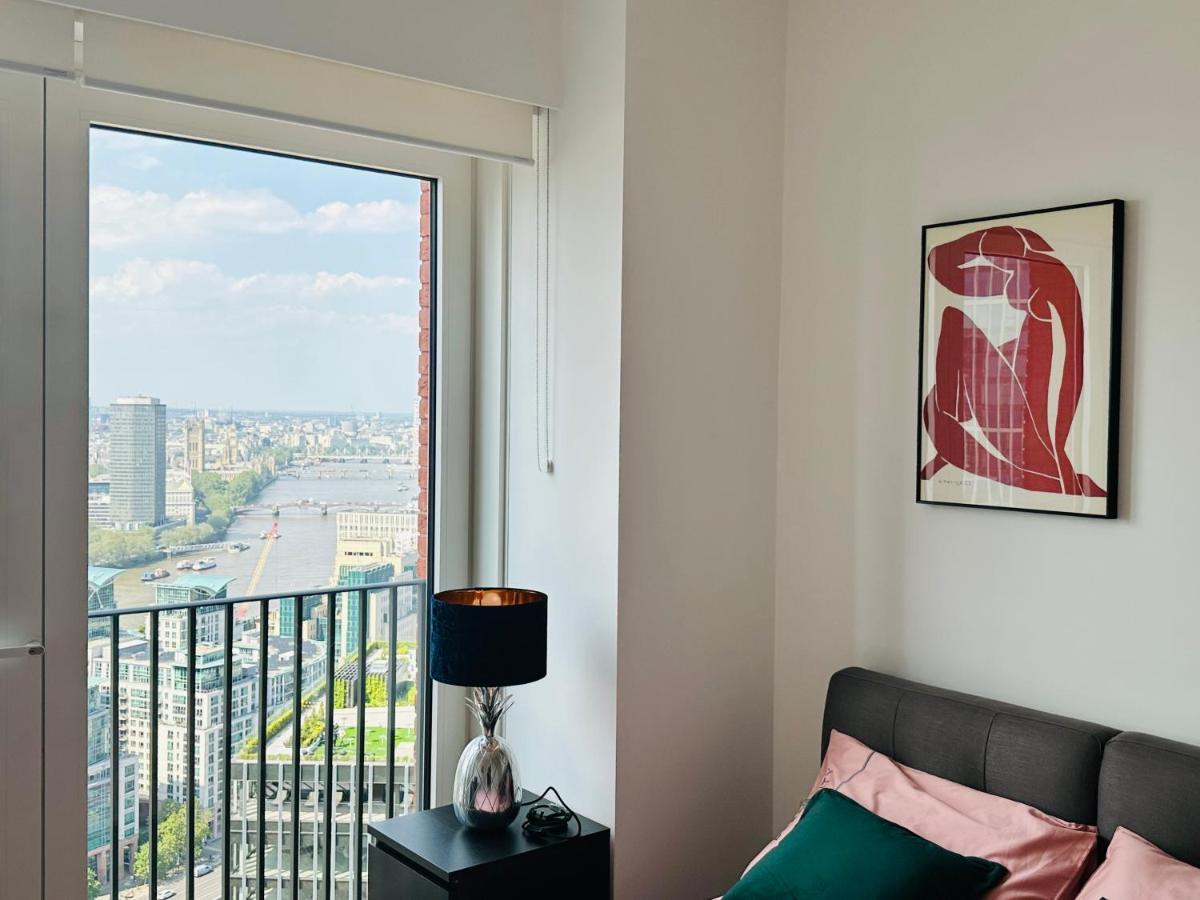 Luxury Central Flat With Stunning Views And Pool London Exterior photo